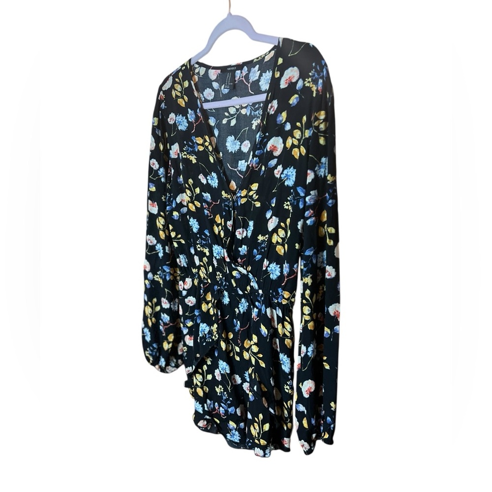 Forever 21 • Ditsy Floral Print Romper - Picture 2 of 4